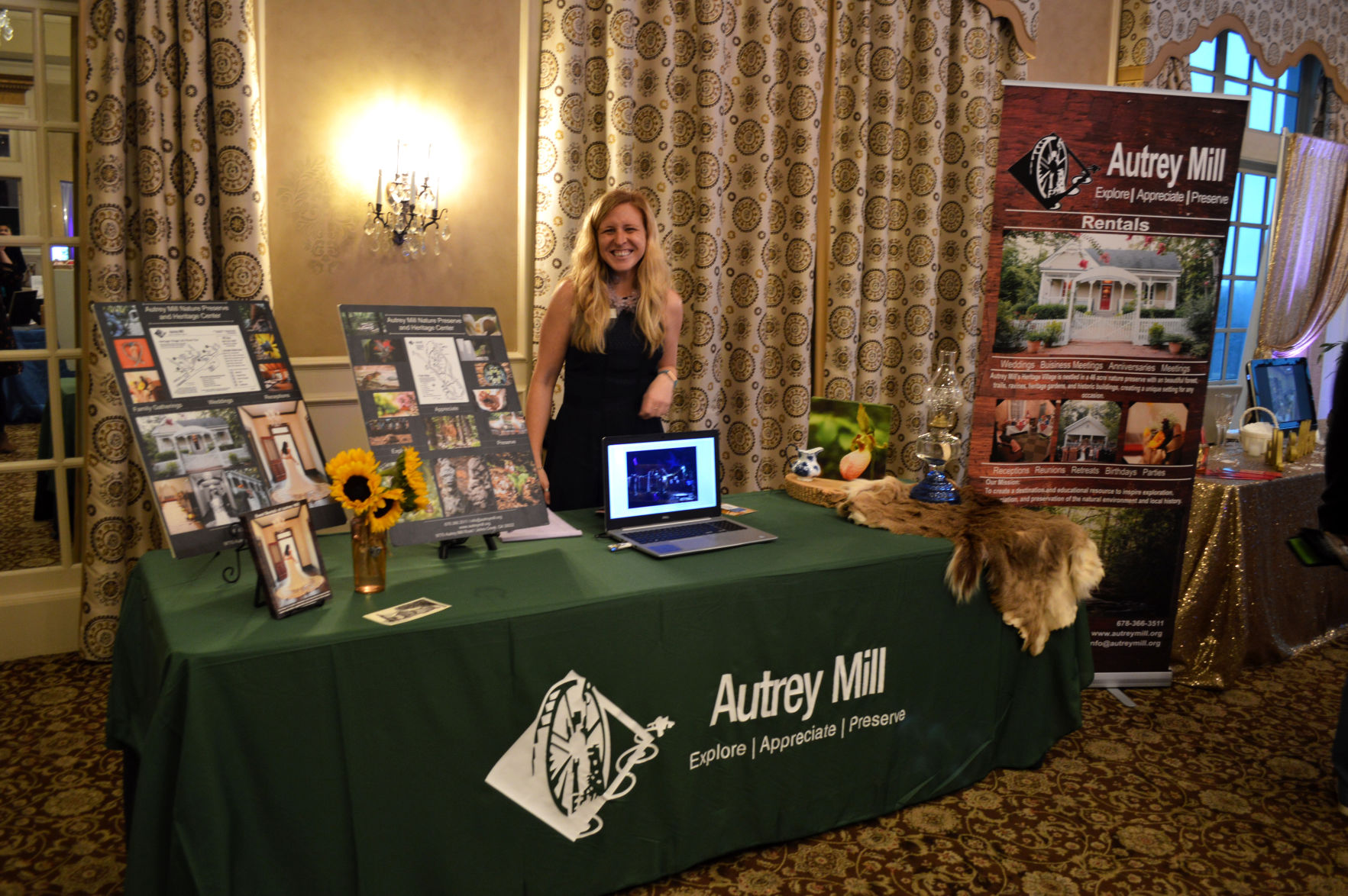 Lauren McDaniel JC wedding expo